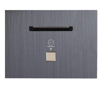047_SS_Axia-EU_Card-Holder_ON_square01
