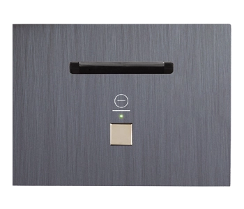 047_SS_Axia-EU_Card-Holder_ON_square01.webp